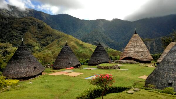 ghanidepp's tweet photo. salam damai dari Waerebo @TravelingID @detikTravel @indtravel @NGIndonesia @TrinityTraveler @kabarpetualang http://t.co/z6hrE1NAP9