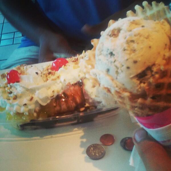 nerdstuff15's tweet image. My DaddyO Took Meh Out Or Some Food 🍛🍤🍜🍦
