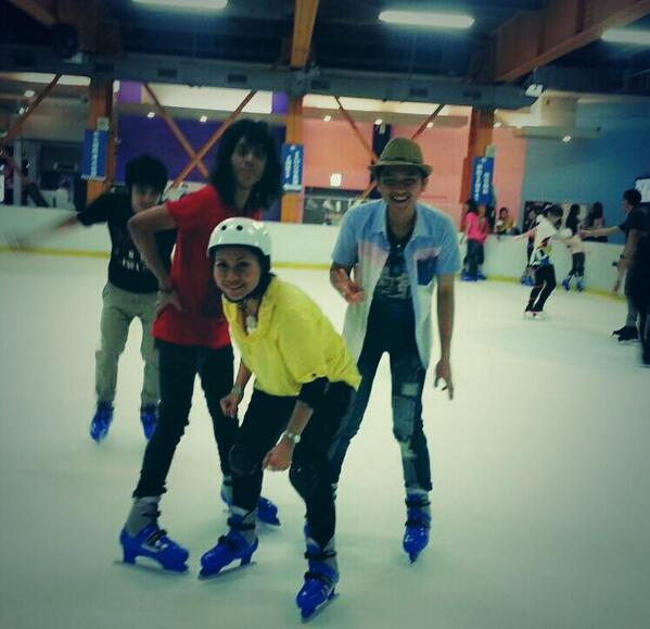 RelixVicky's tweet photo. Ice skyting http://t.co/txPbWFb4cR