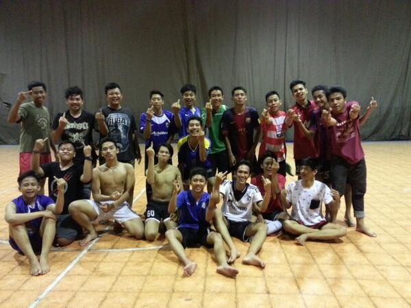 nicksdoom's tweet photo. Semalem semuanga gokil brad!! http://t.co/2oQz6vZPL2