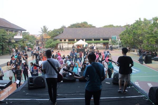 on stage, lumayan sambutan teman2 di korpri, wohoo
