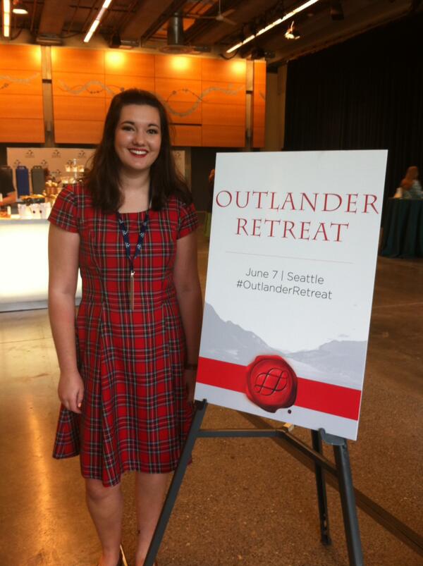MeganAlyse1's tweet photo. My mama made my dress for the #OutlanderRetreat!!! Isn't she amazing?!? http://t.co/LorqIofmSk