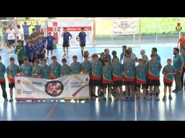 HelenaJimenez10's tweet photo. La recompensa del trabajo, esfuerzo y no agachar la cabeza. Gran temporada y grandes niños! http://t.co/TYApnZNHQT