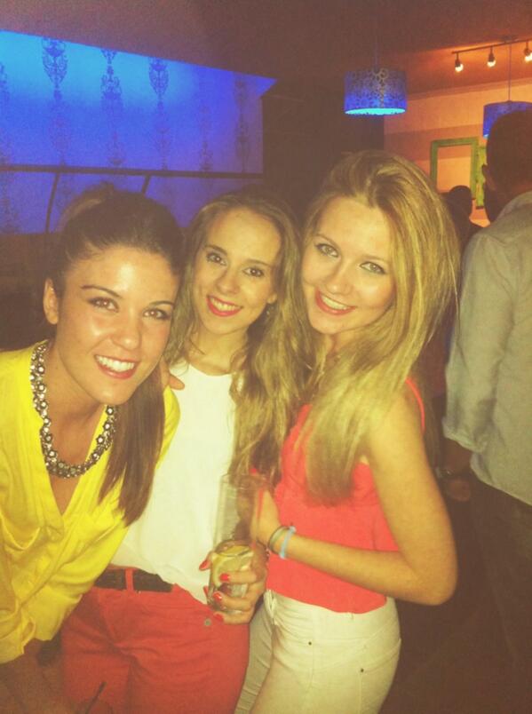 MariaGilAl's tweet photo. @ConsoBarba @ali_alicitah reencuentro! ❤️ http://t.co/3ATSglzLij
