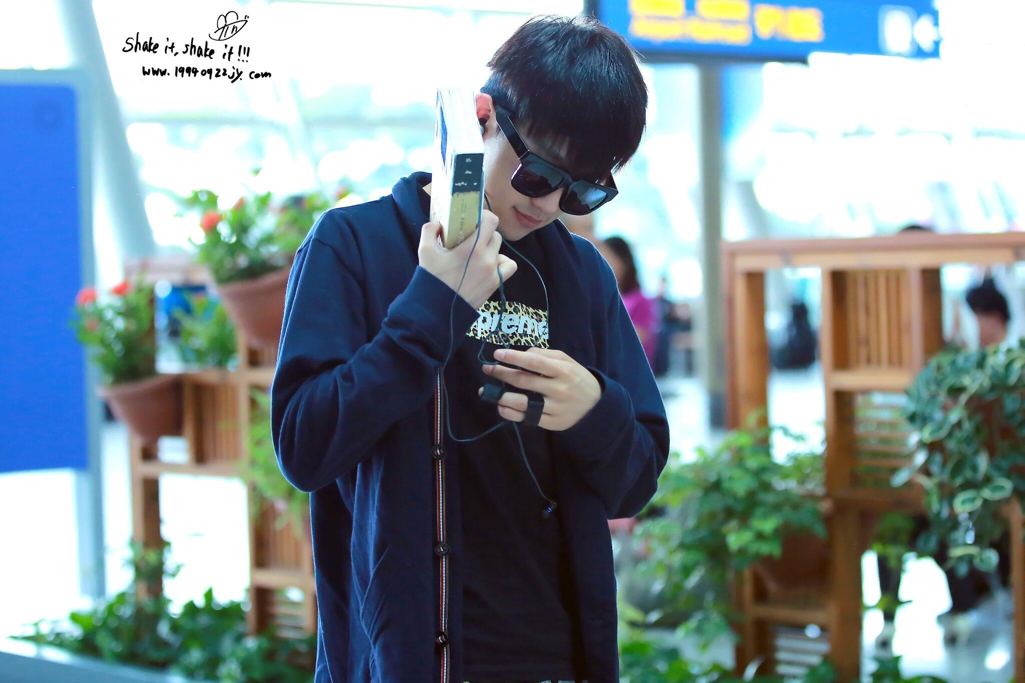 Bpm8kBLCEAAW5CR.jpg:large