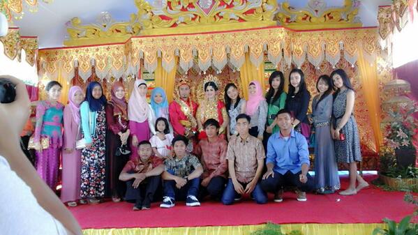 AnhaZainab's tweet photo. Bru pulang heppy wedding sahabat sy :* langgeng yaa http://t.co/ZPSHhHppjb