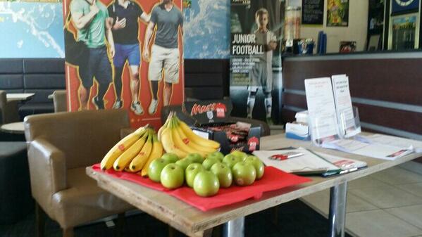 touchrugbykent's tweet photo. @PlayTouchRL reception area set. Free fruit before session. Free chocolate for after session http://t.co/1CX4HrlRIt
