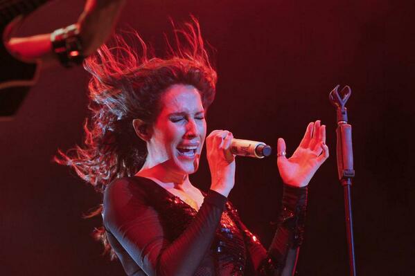 [FOTO 1] Malú triunfa en Granada. | vía <a href="/ideal_granada/">ideal_granada</a>