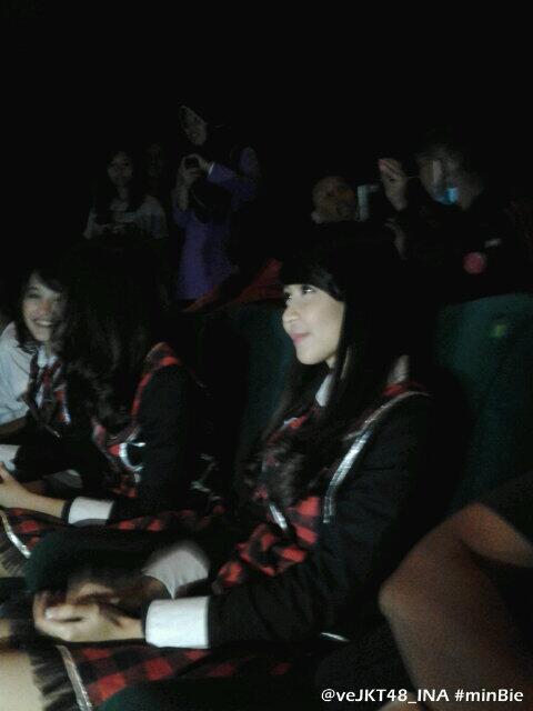 veJKT48_INA's tweet photo. @veJKT48fans @VeJKT48_BDG @VeJKT48_BGR @VeJKT48_FC @Veloved_ID @venalJKT48 @Detective_Ve 1row min sama badai #minBie http://t.co/WySaMnLviv