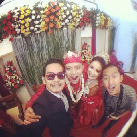 RiandyHarahap's tweet photo. happy wedding day broooo @erlanggapanji http://t.co/t15bRlsXQk