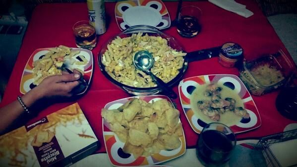 mercedesastasio's tweet photo. Buena cenilla la de anoche http://t.co/D91UYtm8zT