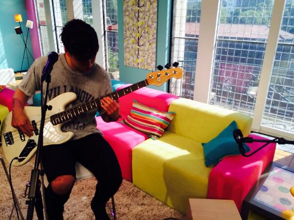 Rejectingstyles's tweet image. “@5SOS: Sunday brunch 😉 http://t.co/dC1gW4e6VY”