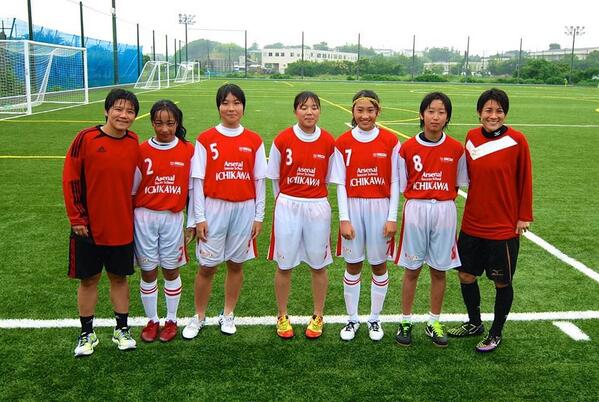 Fc市川gunners 先週 イングランドの女子faカップで優勝したばかりのアーセナル レディース大野忍選手と近賀ゆかり選手のクリニックを昨日開催しました あいにくの天気でしたが 70人近くの女の子が来てくれて大盛況でした Http T Co 9qzs34guzc