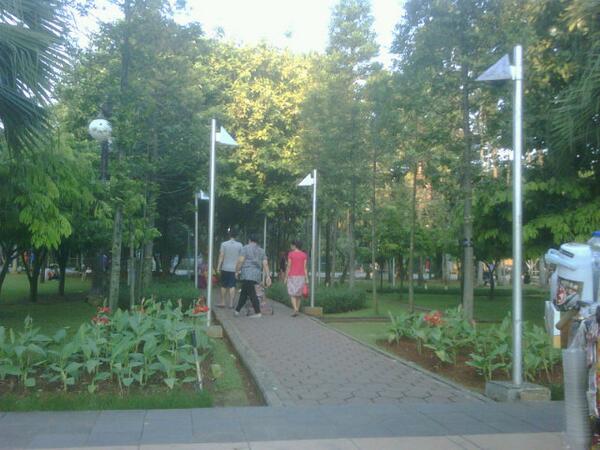 JAJAN_BARENG's tweet photo. Taman Menteng http://t.co/2LVjevgzbT