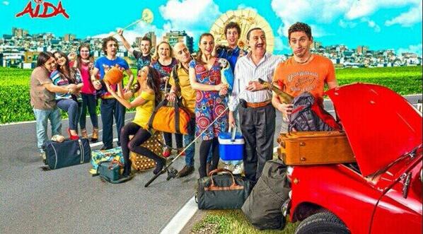 laurapeque5's tweet photo. Hoy acaba después de 10 años de éxito, la mejor serie en España y una de las que más nos ha hecho reír. #AIDAFINAL http://t.co/blkLCuScGR"