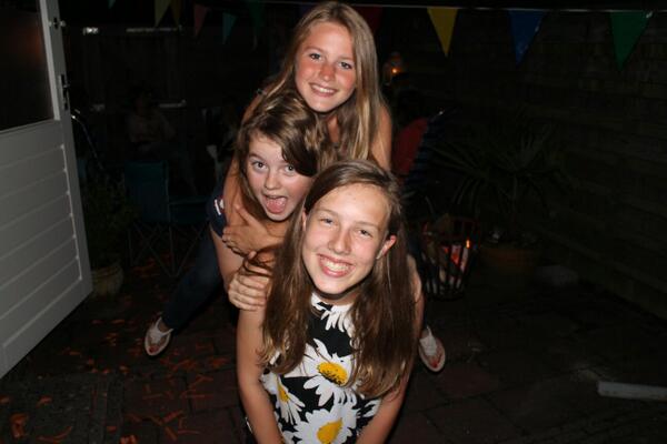 MyrtheeT's tweet photo. Feestje was leuk gisterenn met @LisaWalstra en tienkee http://t.co/OIdFWghNhC