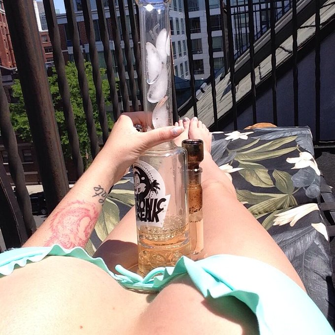 #420 tanning in the city #stayhigh #sexy #pornstar if your luck maybe you'll spot me #lol http://t.c