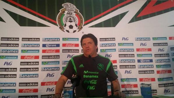 futpicante's tweet photo. "Memo es gran atajador, pero Chuy es mejor con los pies". Hoy Herrera decide a su portero http://t.co/X1oSPSekwB http://t.co/uFmPzAvol3