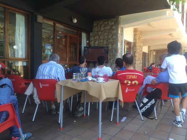 ClubParayas's tweet photo. Nadal 9 Rolando Garros... Viéndolo en el @ClubParayas http://t.co/lSulAoZsfT