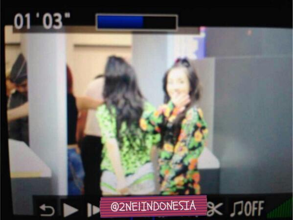 2NE1INDONESIA's tweet photo. [PREVIEW] 140608 Dara @ Sukarno-Hatta Airport Jakarta http://t.co/Iz3ckpM5S5