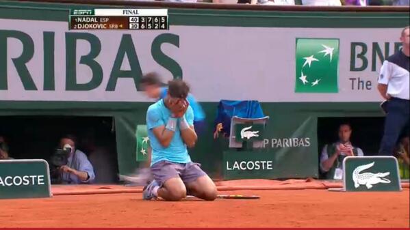 DIRECTVSportsVE's tweet photo. EL MÁS GRANDE sobre la arcilla! #Nadal le gana a #Djocovick y se queda con su 9no #RolandGarros http://t.co/UJuetLTVS6