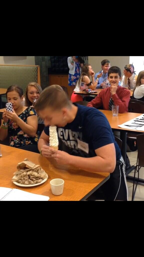 pathesson13's tweet photo. This kid just ate this in 19 seconds.. That's awesome #MIHOBY http://t.co/xXkAkU0lDw