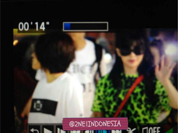 2NE1INDONESIA's tweet photo. [PREVIEW] 140608 Park Bom @ Sukarno-Hatta Airport Jakarta http://t.co/1h6RPVMDwn