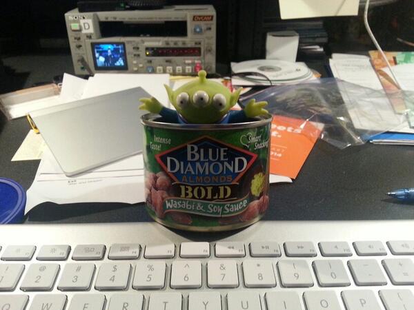 davidsisti's tweet photo. Alien hot tub #wasabi #toomuchtimeonmyhands http://t.co/m5Ib2htSo5