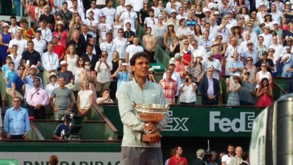 rolandgarros's tweet photo. Sublime moment d'émotion pendant l'hymne espagnol... #RG14 http://t.co/R9qSAHAfg9