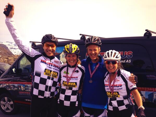 GroElis's tweet image. Alle i mål og happy etter blodslitet #fjordtilfjell #nibberittet #geiranger #dalsnibba #teamMesterhus