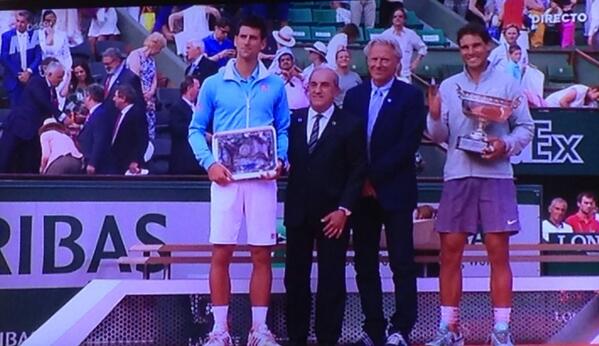 .<a href="/RafaelNadal/">Rafa Nadal</a> Mito en la tierra. Felicidades por 9º Roland Garros,esto si que es marca España. elpais.com/deportes/2014/…