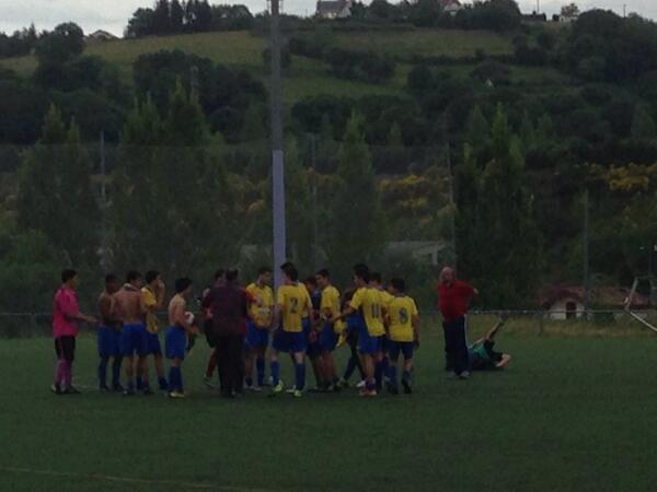 udsanclaudio's tweet photo. Ascenso a segunda juvenil @udsanclaudio 3 Vs @madalenamorcin 0 http://t.co/nDok252C8C