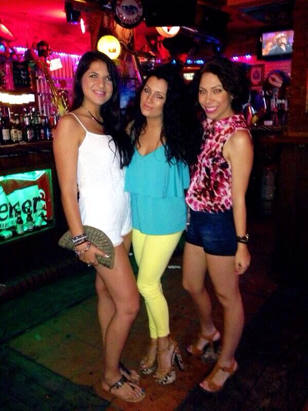 anitajimenez94's tweet photo. Muy buenos días pasados en benidorm con mis chicas, ahora toca vuelta al estudio 👎👎 http://t.co/qsd97GeoFx