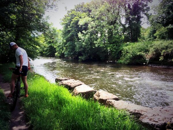 KateAbigailH's tweet photo. Lovely afternoon bike ride... Until the bike broke @Levijenks #FUMING http://t.co/40tPk27vLd