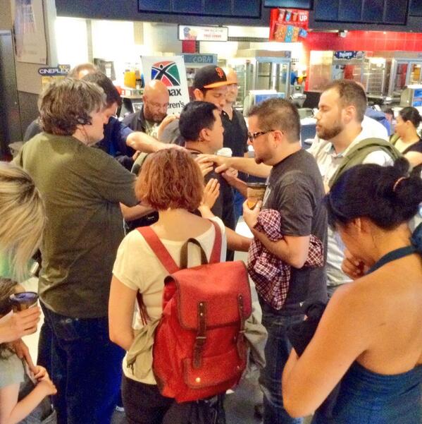 Mama2GreatKids's tweet image. Uptown praying over @bananapastor! #Localteaching this morning @TheMeetingHouse! #TMHTransformingCommunities