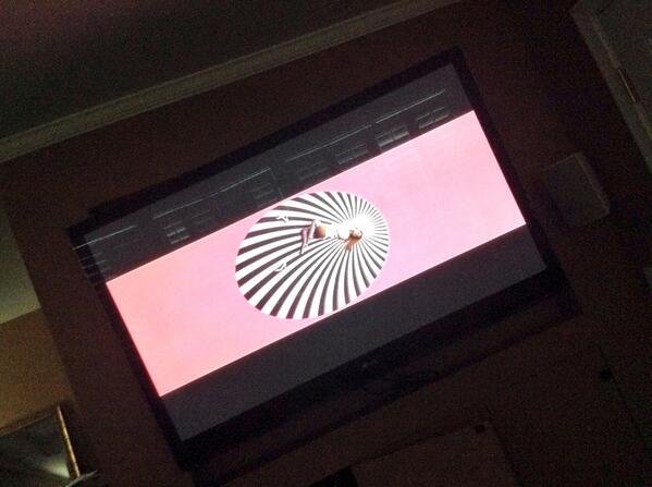manny_butera's tweet image. Watching you on my tv💞 #problemvideo @ArianaGrande