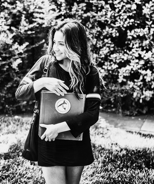 sadpussyy's tweet image. a lesba mais linda do mundo #4YearsofPLL