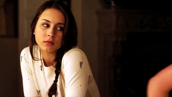 sadpussyy's tweet image. olhando assim nem parece q rouba os namorados da irmã #4YearsofPLL