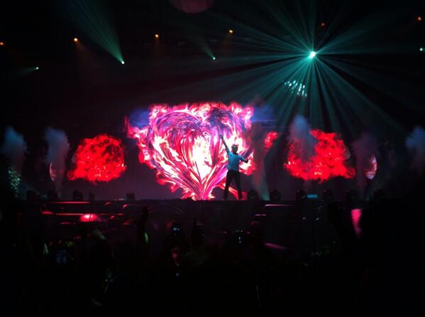 AvBDiscography's tweet image. #AOSYD now the show has started 📡