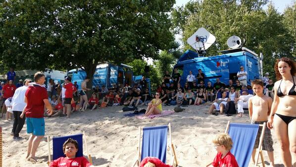 JaniBroda's tweet photo. Dolles Dorf Finale 2014 / Magic Lake #hrht @hr_hessentag http://t.co/slYSnW9x4k