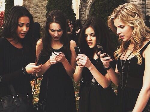 vietbaddie's tweet image. 4 years since the first episode of PLL, I can't even. #4YearsofPLL