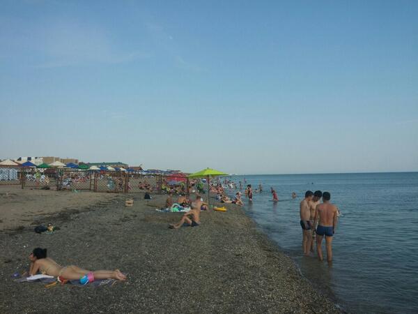 Самый густозаселенный участок пляжа. Прибрежное под Евпаторией. 
#Крым