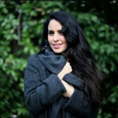 noor_zi's tweet photo. Asli Tandogan http://t.co/l8A0hB4zEm