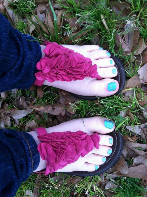 FeetRate's tweet photo. 95/100 #Feet #Toes #Blue #Sandals #Cute #Kik http://t.co/DcvsYO9wxa