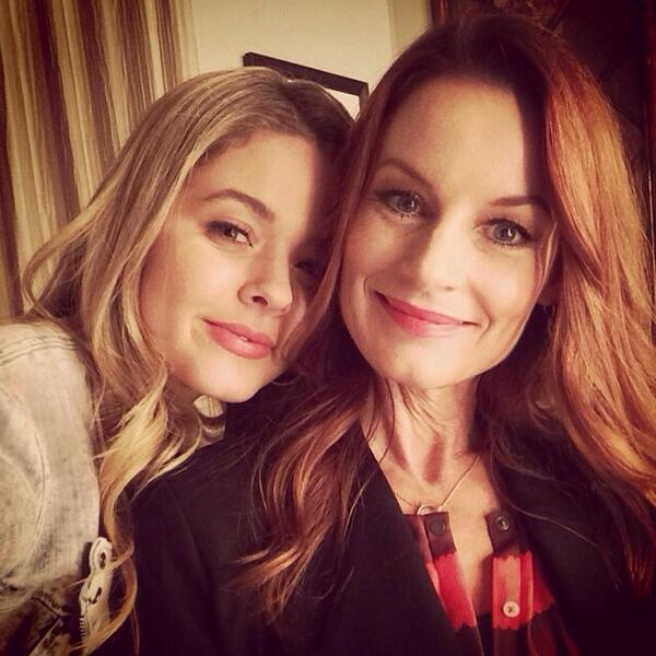 fifthmitch's tweet image. spencer rouba namorados da irmã, já alison dilaurentis rouba a mãe das amigas #4YearsofPLL
