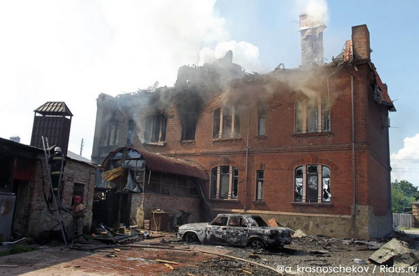 EuromaidanPR's tweet photo. Today #slovyansk fiercest fighting since the beginning of the confrontation, terrorist HQ destroyed @inforesist |EMPR http://t.co/uFwDuLX7pK