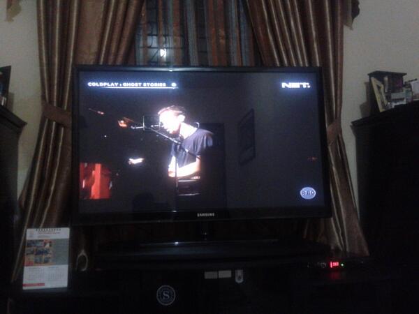 aduyuddha's tweet photo. I'm the one who deserve your musical energy. Thx Cold Play http://t.co/vyPrnBrXw5