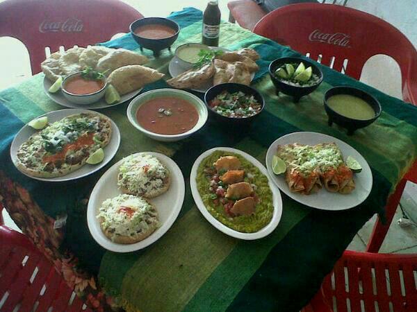 chanchosmx's tweet photo. RT. Nachos de pastor, huaraches, empanadas, sopes, pozole, tostadas de seso, papas rellenas 9811123949 whats http://t.co/Mg81mp7Qug
