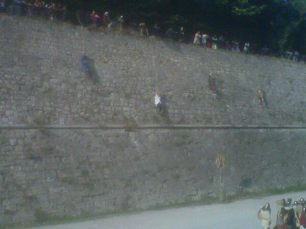 #AD1238: scudi umani bresciani appesi alle mura...