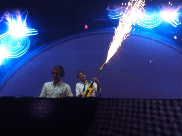 AvBDiscography's tweet image. #AOSYD @arminvanbuuren &amp;amp; @ellervanbuuren 'making some NOISE'
